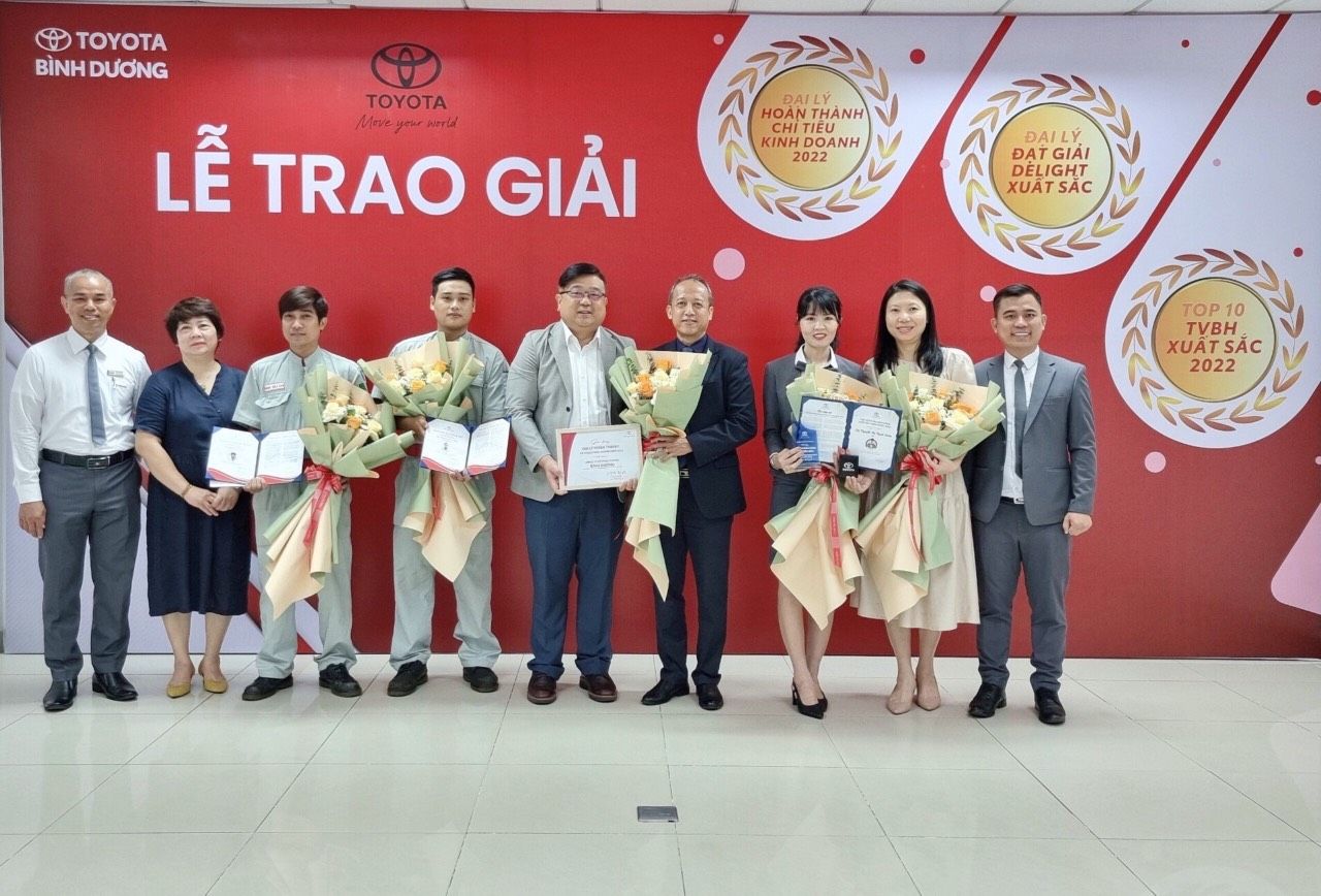 TOYOTA BÌNH DƯƠNG TỔ CHỨC LỄ NHẬN GIẢI