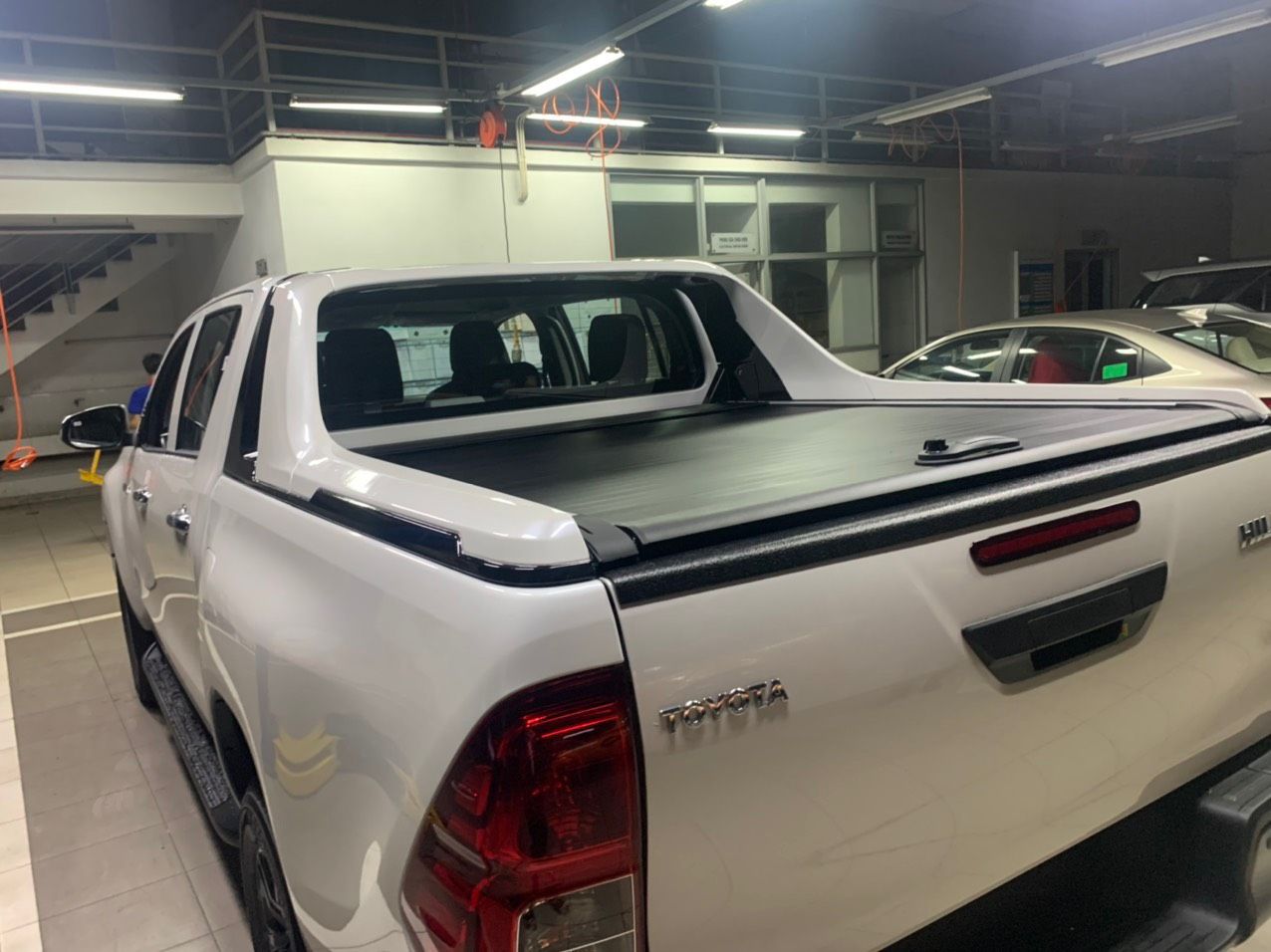 Nắp thùng cuộn Hilux